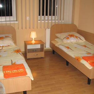 Pokój z dwoma pojedynczymi łóżkami